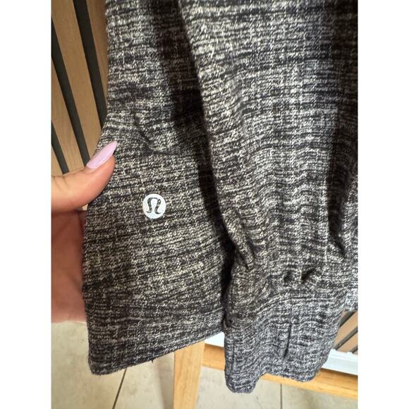 Lululemon Extra Mile Hoodie Sweatshirt Pullover Loose Fit Black White Size 12 - Picture 10 of 13